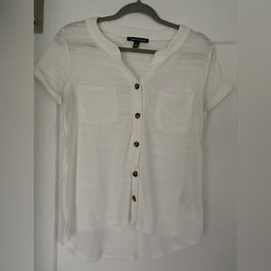 White button front cable and gauge tshirt size medium